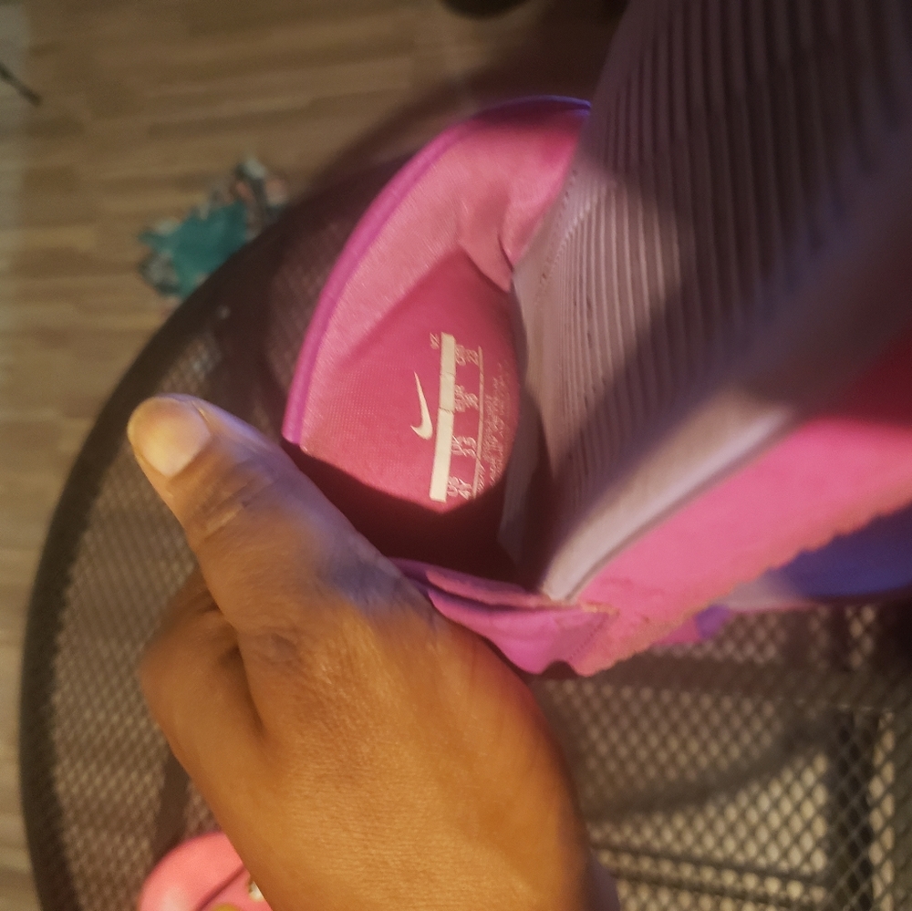 Girls nike flops